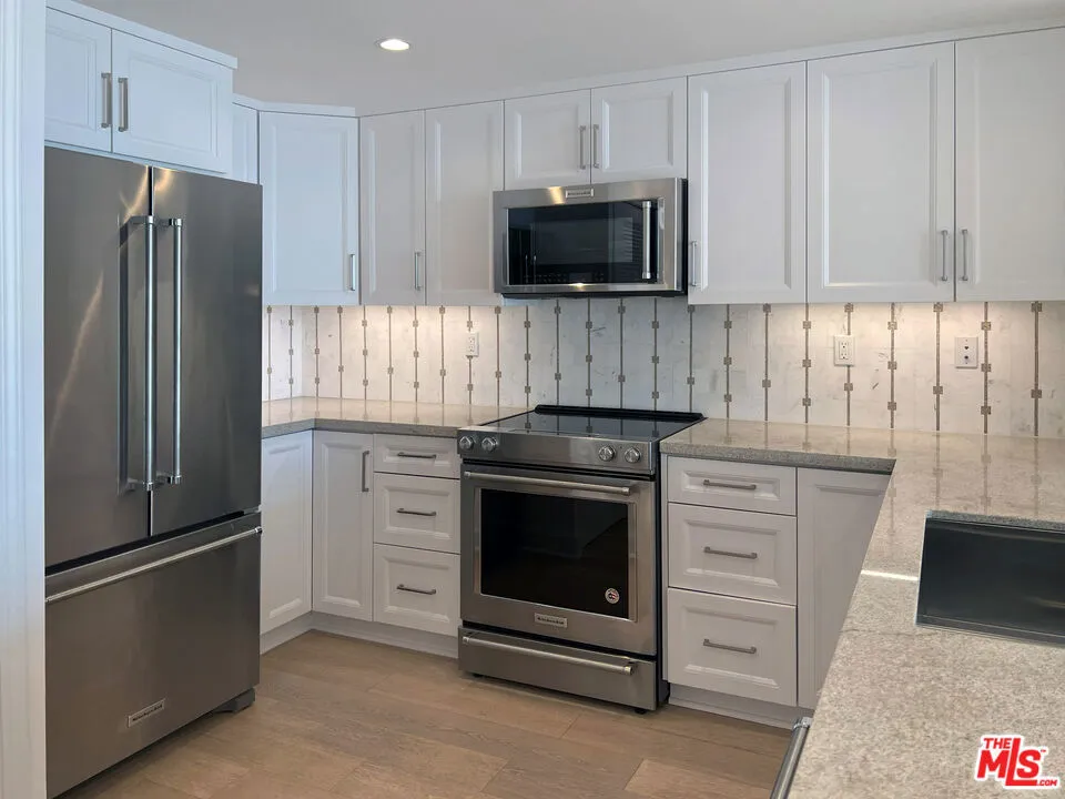 1221 W OCEAN AVENUE #804 Santa Monica, CA 90401
