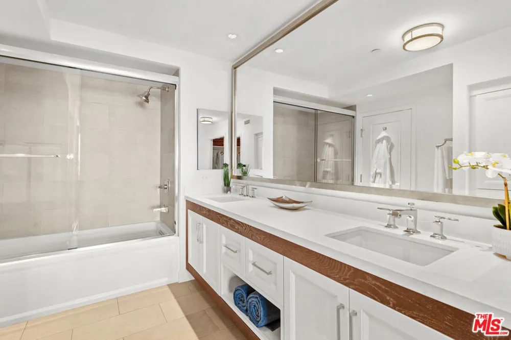 1221 W OCEAN AVENUE #804 Santa Monica, CA 90401