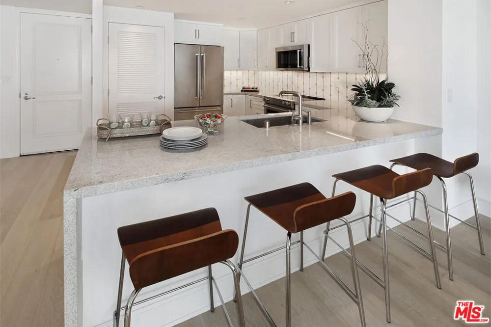 1221 W OCEAN AVENUE #804 Santa Monica, CA 90401