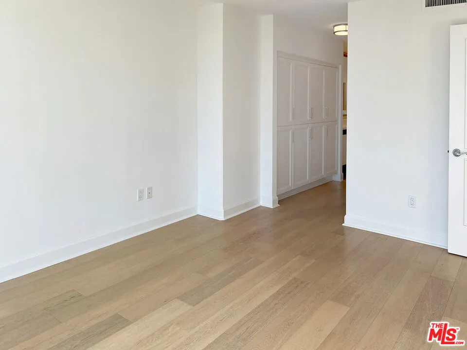 1221 W OCEAN AVENUE #804 Santa Monica, CA 90401
