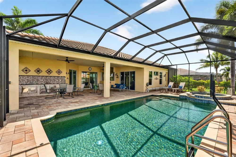 17019 4TH AVENUE E Bradenton, FL 34212