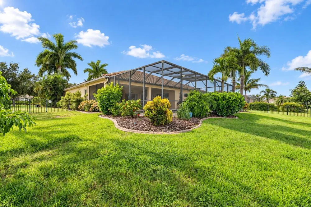 17019 4TH AVENUE E Bradenton, FL 34212