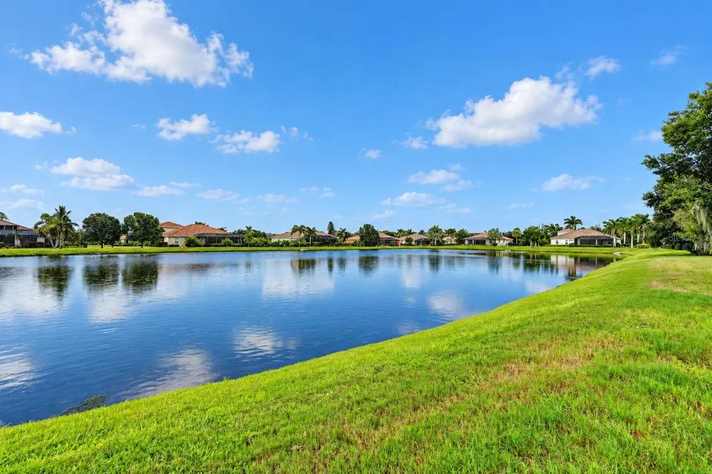 17019 4TH AVENUE E Bradenton, FL 34212