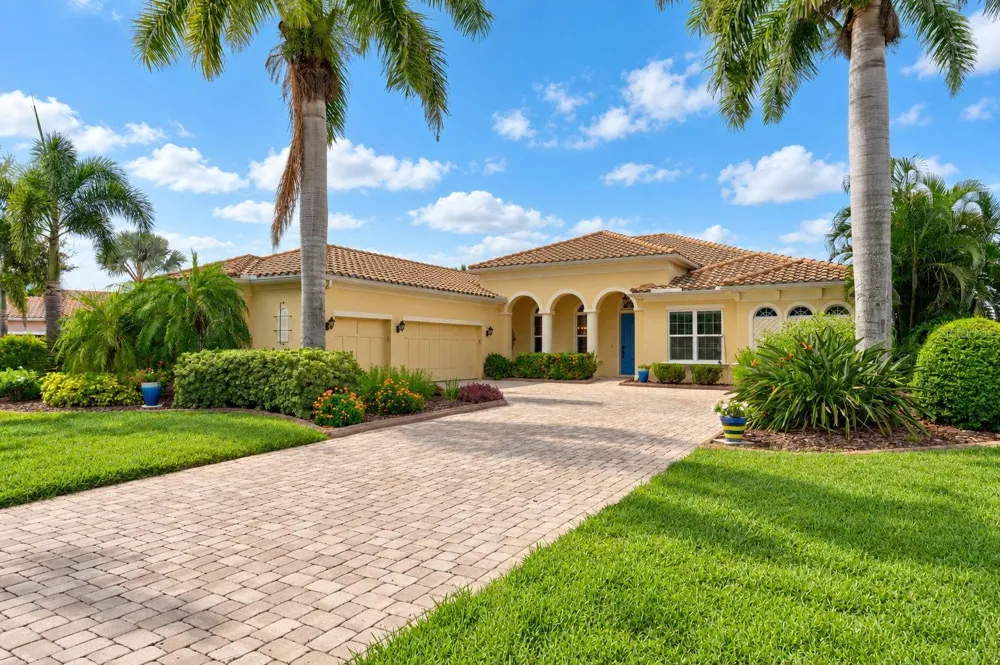 17019 4TH AVENUE E Bradenton, FL 34212