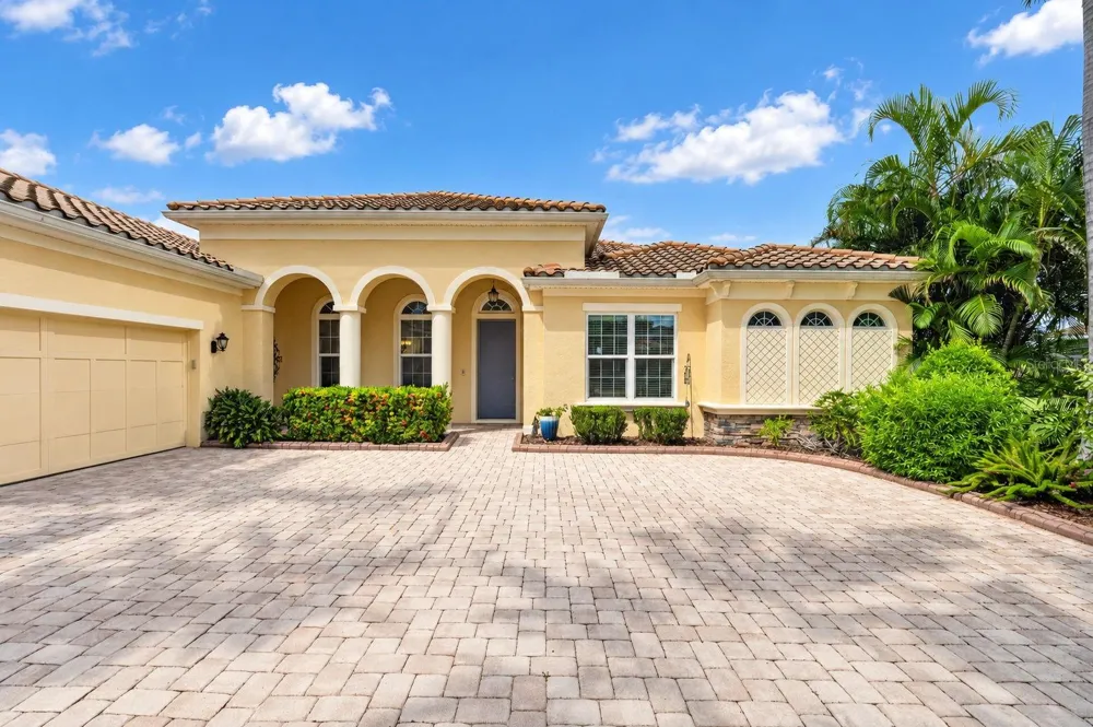 17019 4TH AVENUE E Bradenton, FL 34212