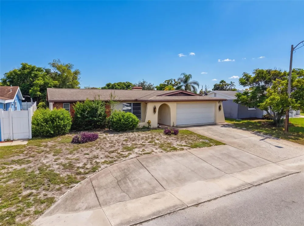9916 LAKE CHRISE LANE Port Richey, FL 34668