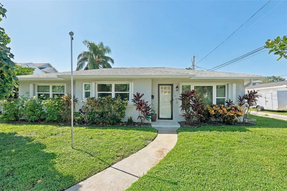 1044 32ND AVENUE St Petersburg, FL 33704