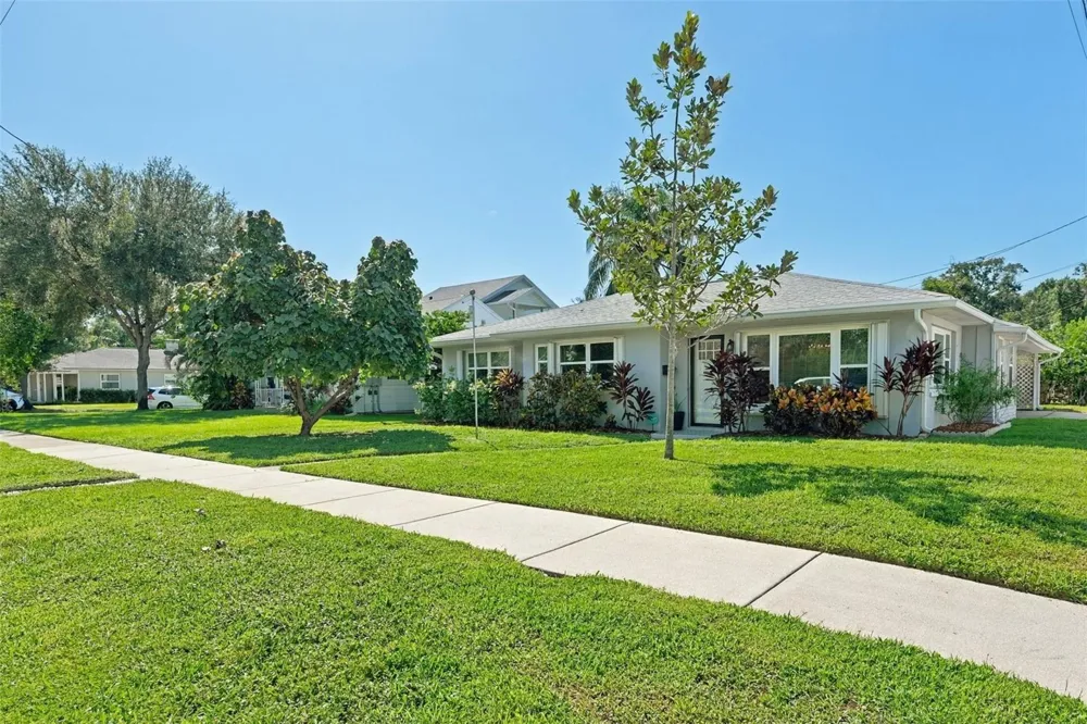 1044 32ND AVENUE St Petersburg, FL 33704