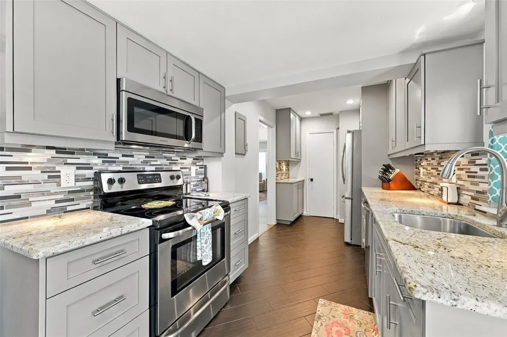 1044 32ND AVENUE St Petersburg, FL 33704