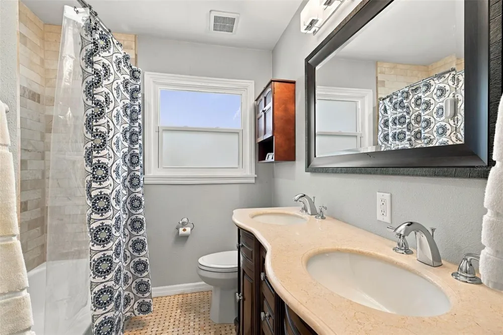 1044 32ND AVENUE St Petersburg, FL 33704