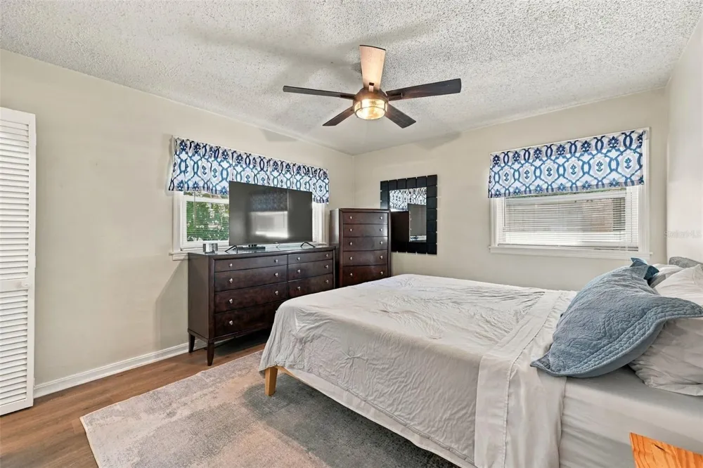 1044 32ND AVENUE St Petersburg, FL 33704