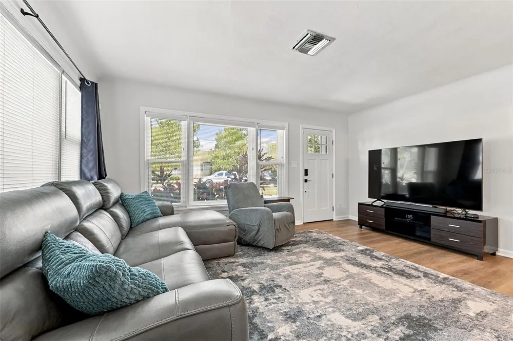 1044 32ND AVENUE St Petersburg, FL 33704