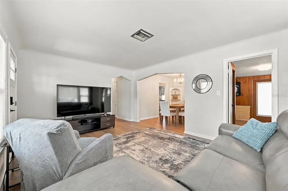 1044 32ND AVENUE St Petersburg, FL 33704