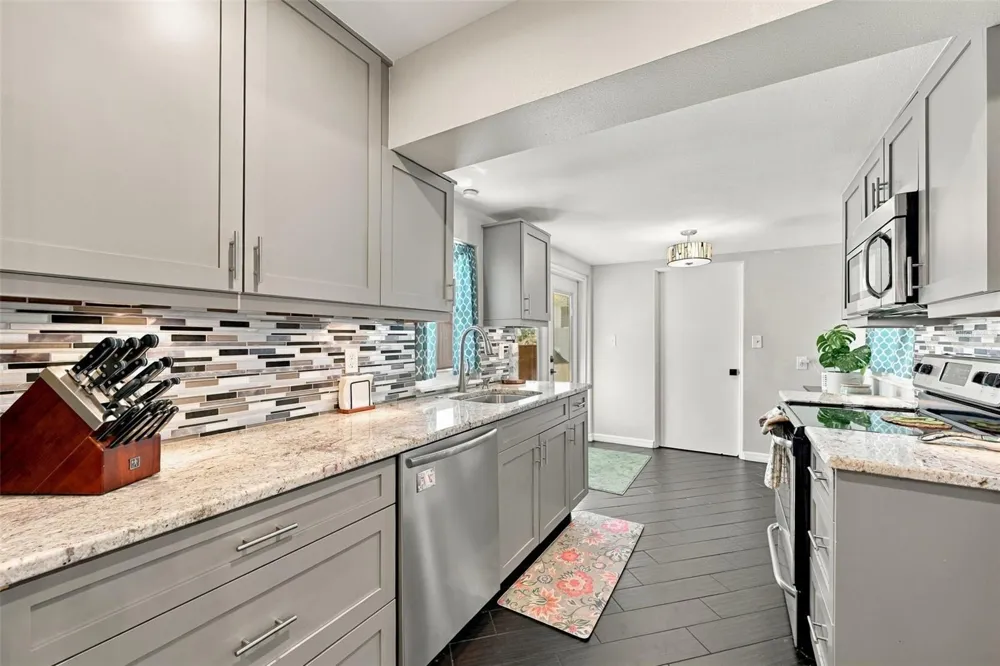 1044 32ND AVENUE St Petersburg, FL 33704