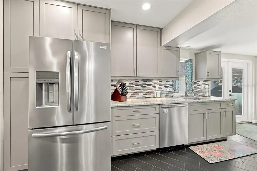 1044 32ND AVENUE St Petersburg, FL 33704