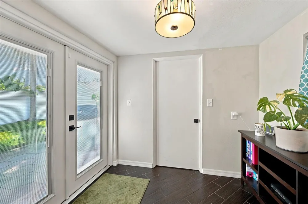 1044 32ND AVENUE St Petersburg, FL 33704