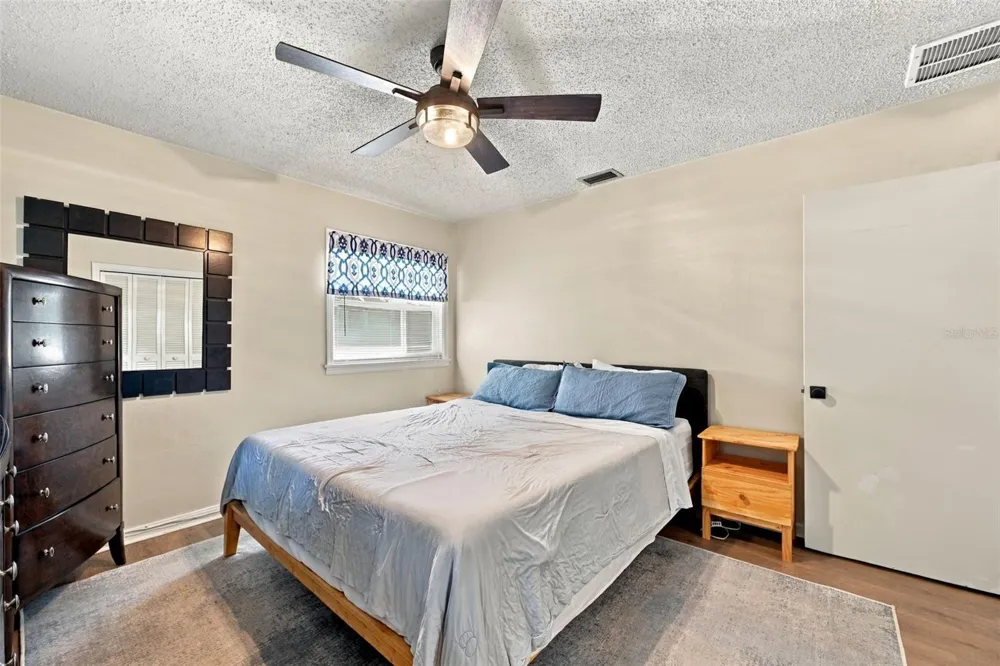 1044 32ND AVENUE St Petersburg, FL 33704