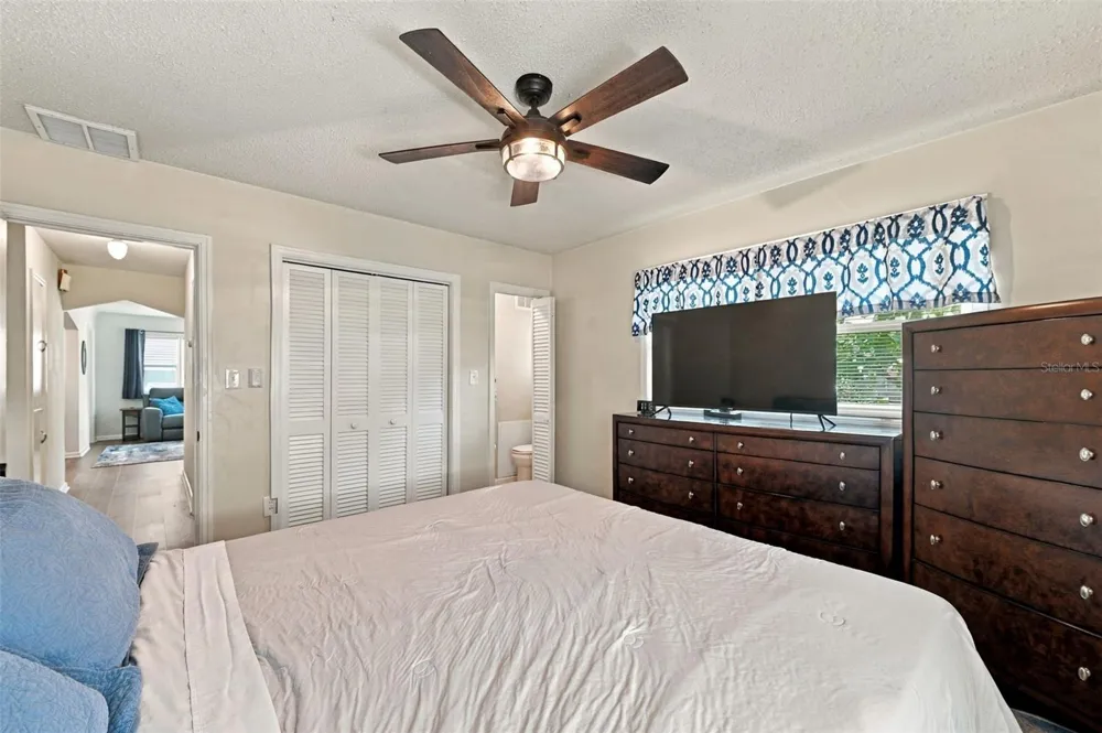1044 32ND AVENUE St Petersburg, FL 33704