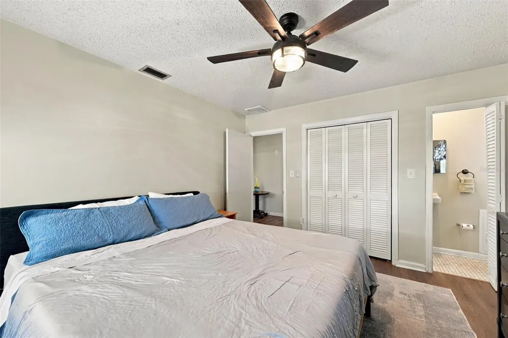 1044 32ND AVENUE St Petersburg, FL 33704