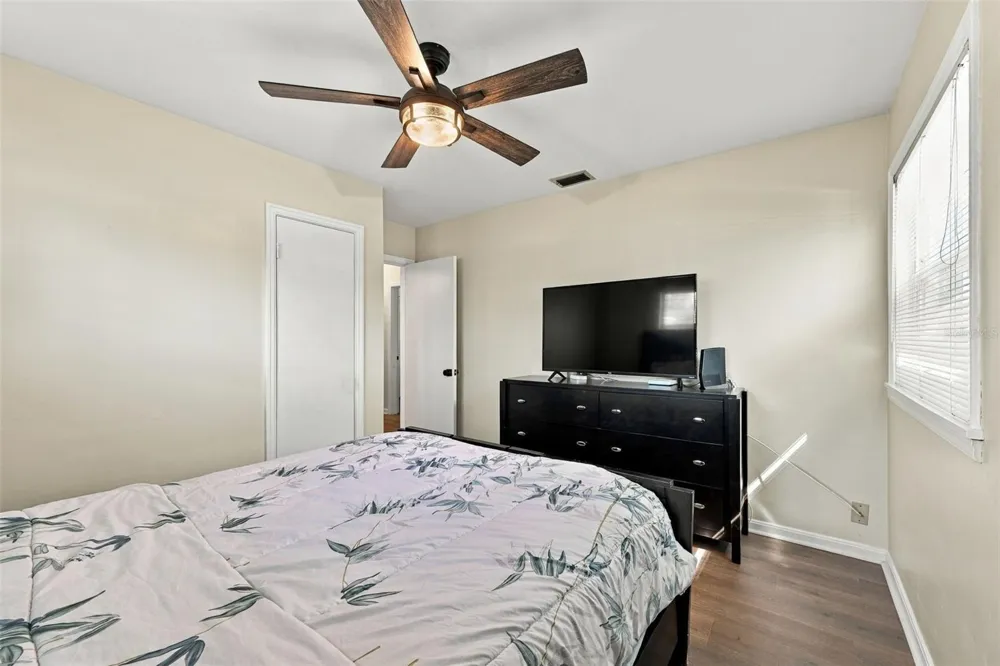 1044 32ND AVENUE St Petersburg, FL 33704