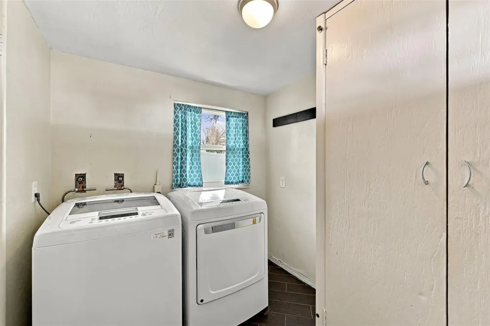 1044 32ND AVENUE St Petersburg, FL 33704