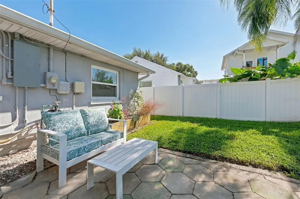 1044 32ND AVENUE St Petersburg, FL 33704