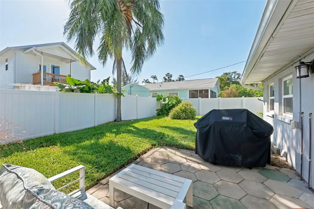 1044 32ND AVENUE St Petersburg, FL 33704