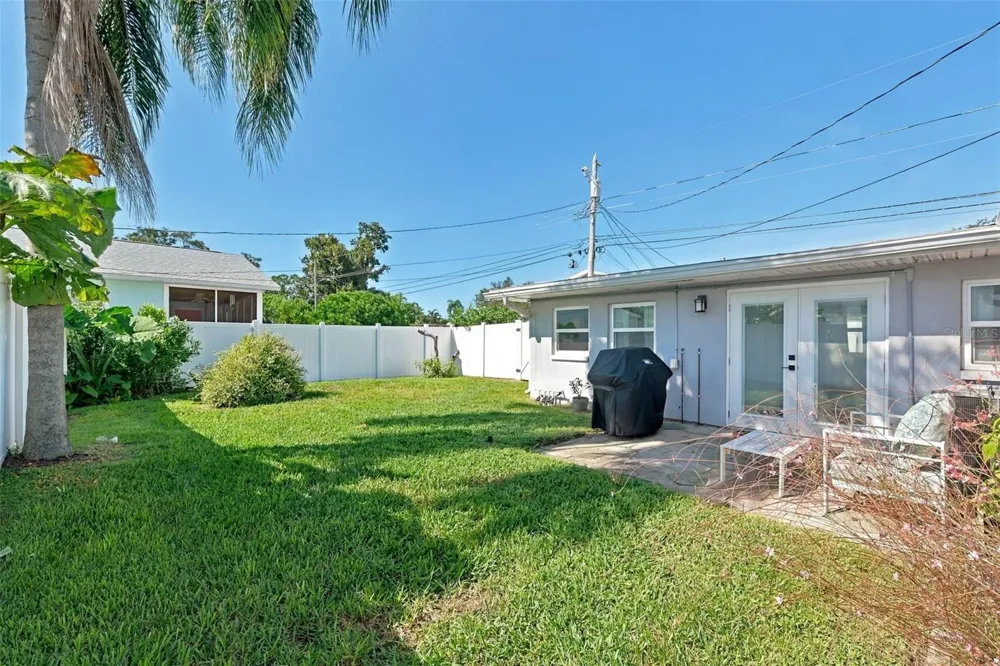 1044 32ND AVENUE St Petersburg, FL 33704