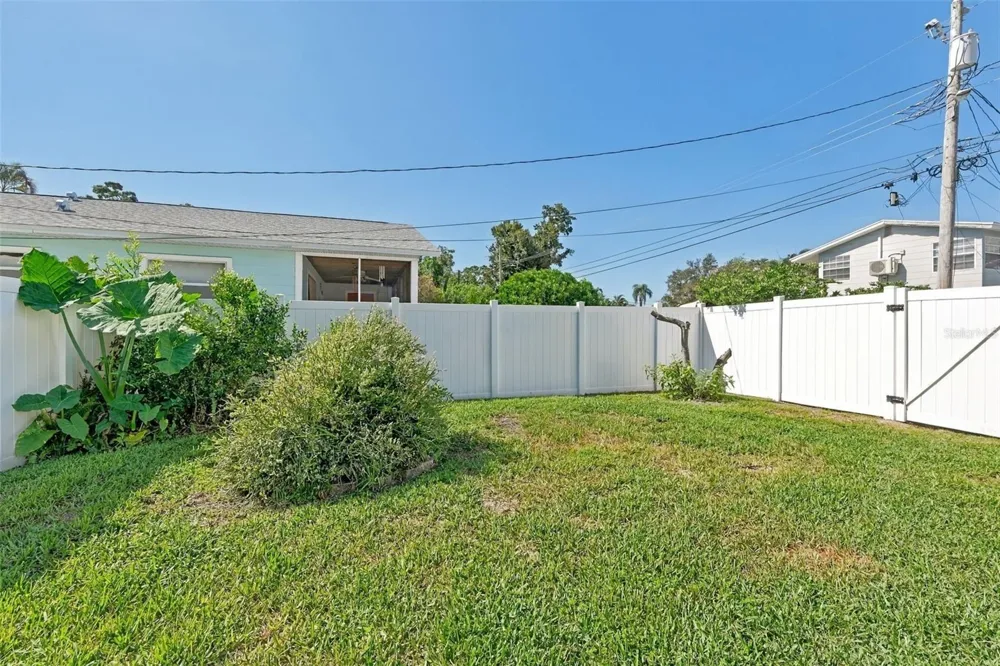 1044 32ND AVENUE St Petersburg, FL 33704