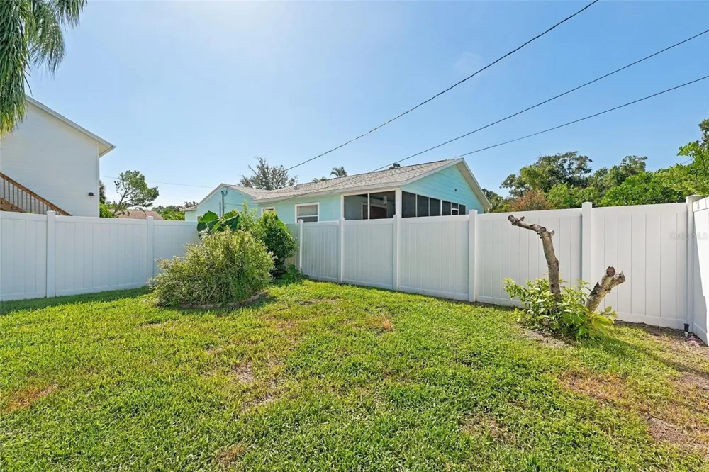 1044 32ND AVENUE St Petersburg, FL 33704