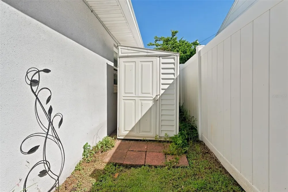 1044 32ND AVENUE St Petersburg, FL 33704