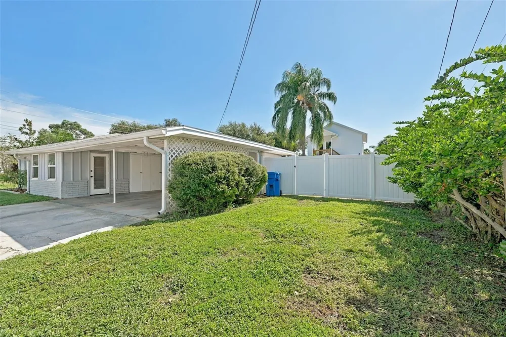 1044 32ND AVENUE St Petersburg, FL 33704