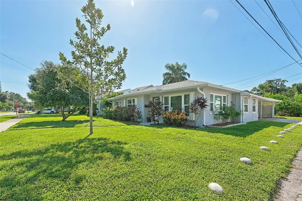 1044 32ND AVENUE St Petersburg, FL 33704