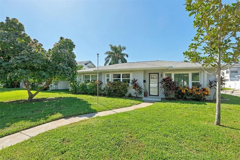 1044 32ND AVENUE St Petersburg, FL 33704