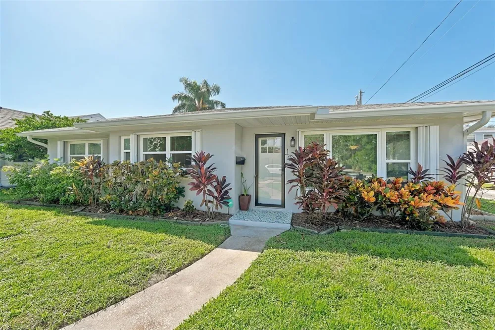 1044 32ND AVENUE St Petersburg, FL 33704