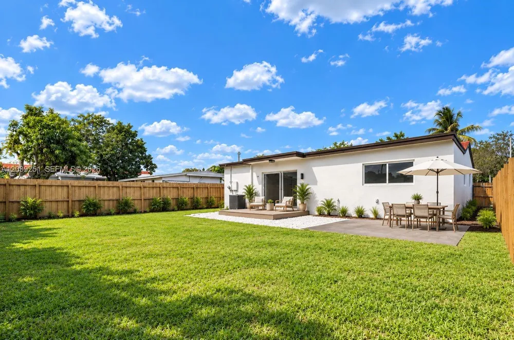 40 SE 3rd Ter Dania Beach, FL 33004