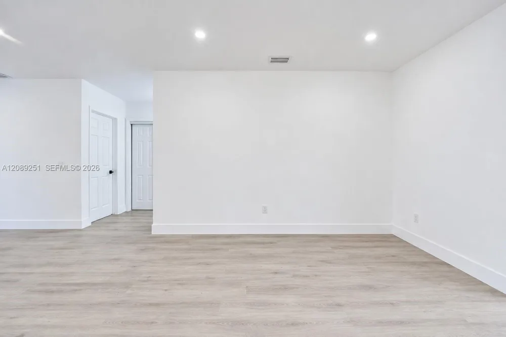 40 SE 3rd Ter Dania Beach, FL 33004