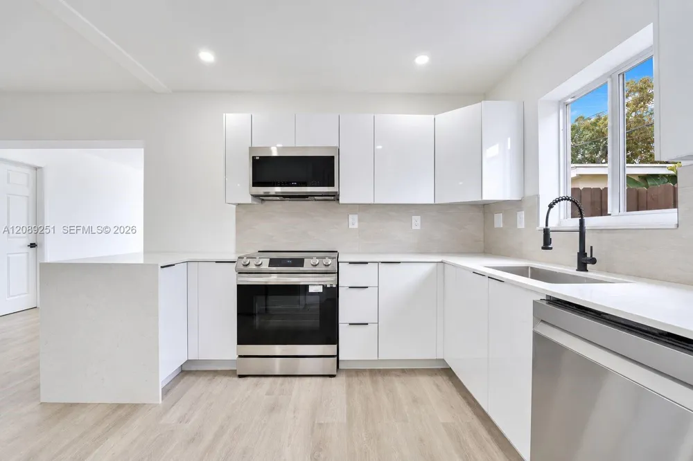 40 SE 3rd Ter Dania Beach, FL 33004