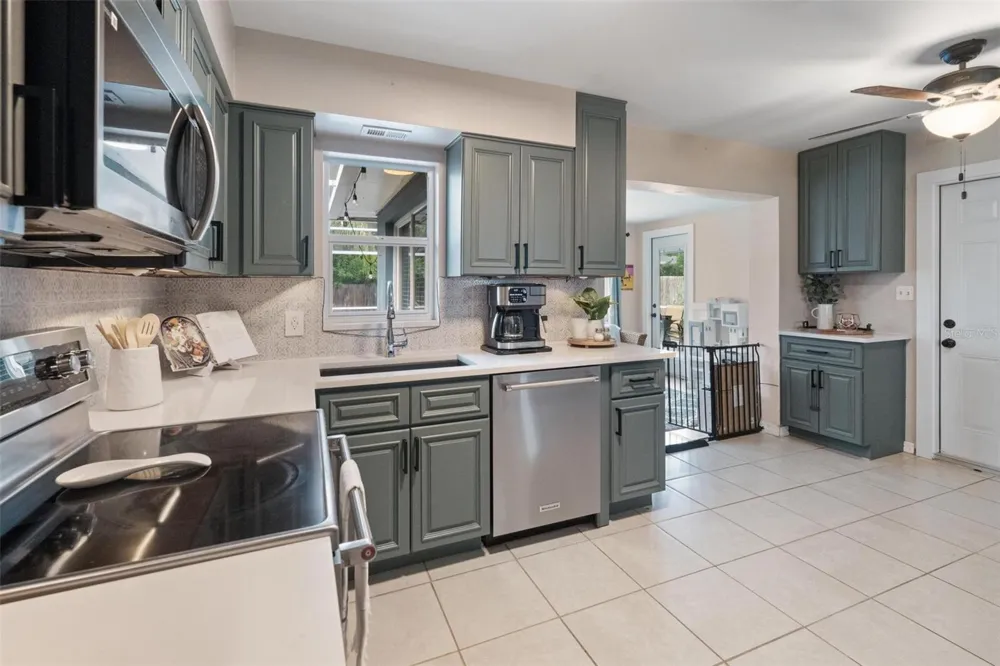 13915 94TH AVENUE Seminole, FL 33776