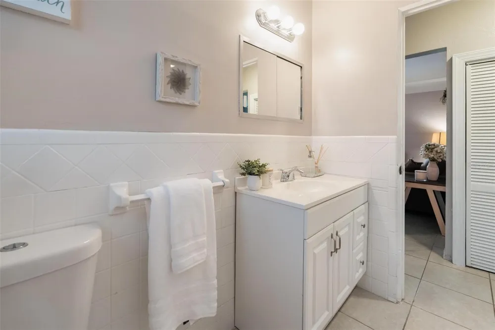 13915 94TH AVENUE Seminole, FL 33776