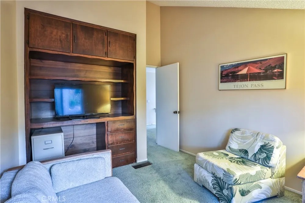 672 Greendale Lane Pomona, CA 91767