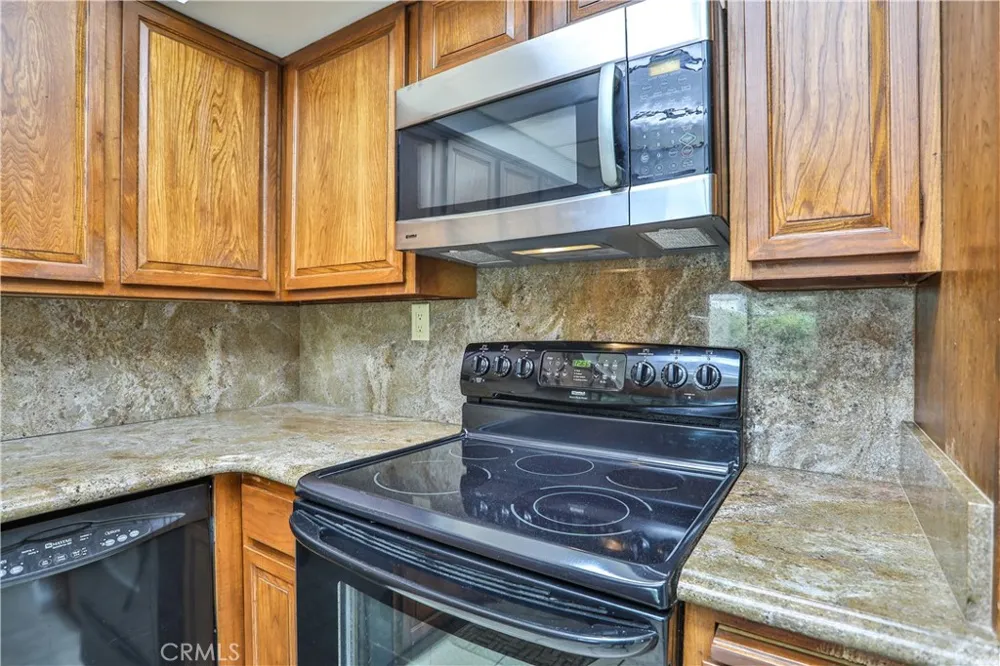 672 Greendale Lane Pomona, CA 91767