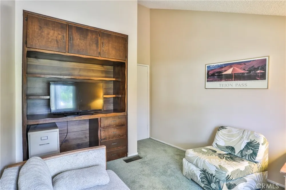 672 Greendale Lane Pomona, CA 91767