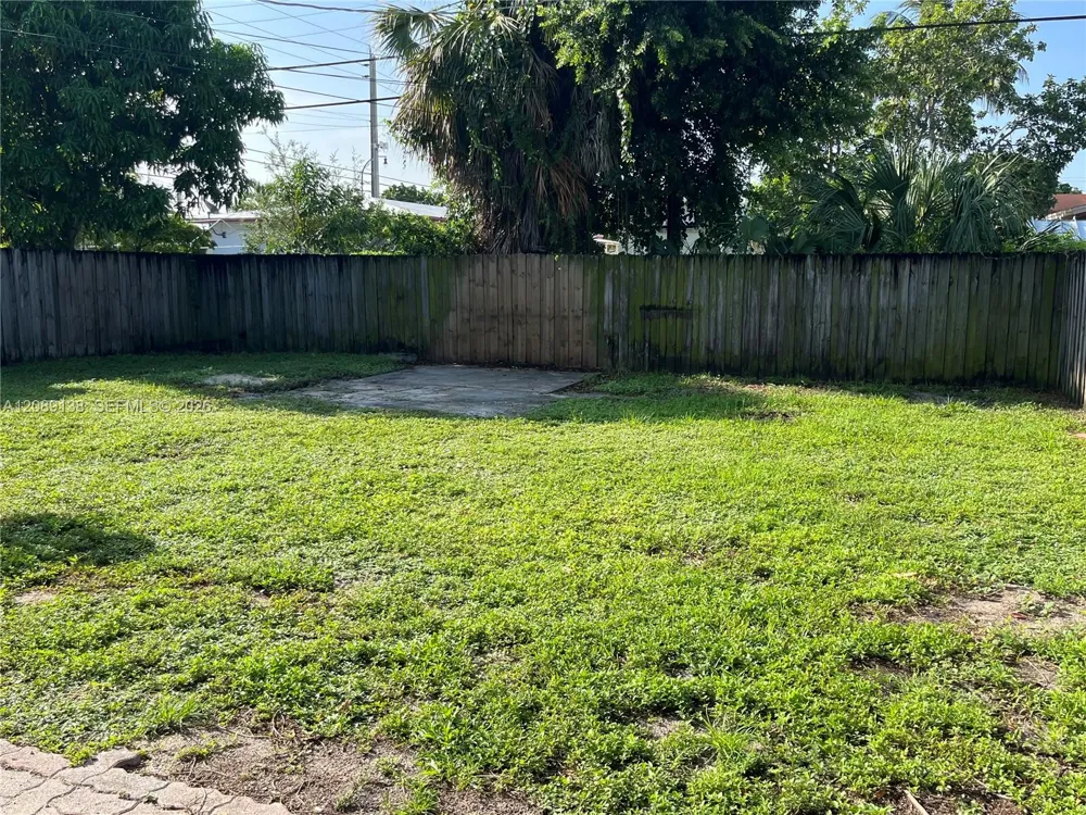 92 E 15th St #1 Hialeah, FL 33010