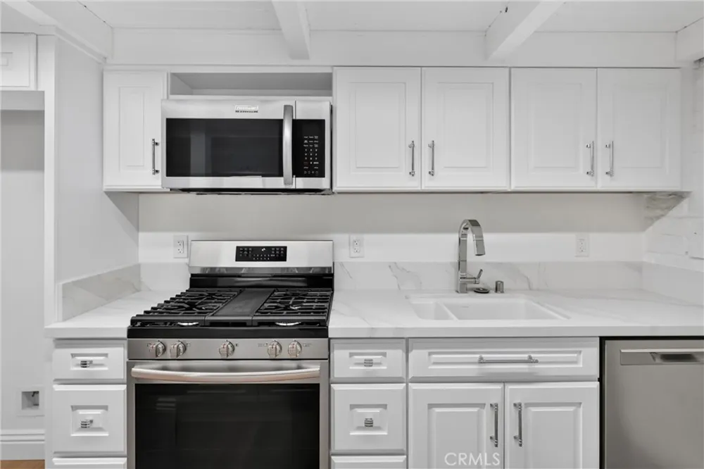 5068 Lakeview Yorba Linda, CA 92886