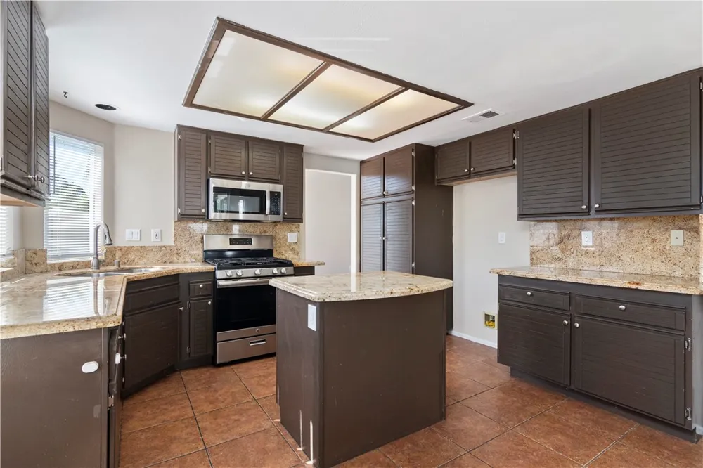 36194 Toulon Murrieta, CA 92562