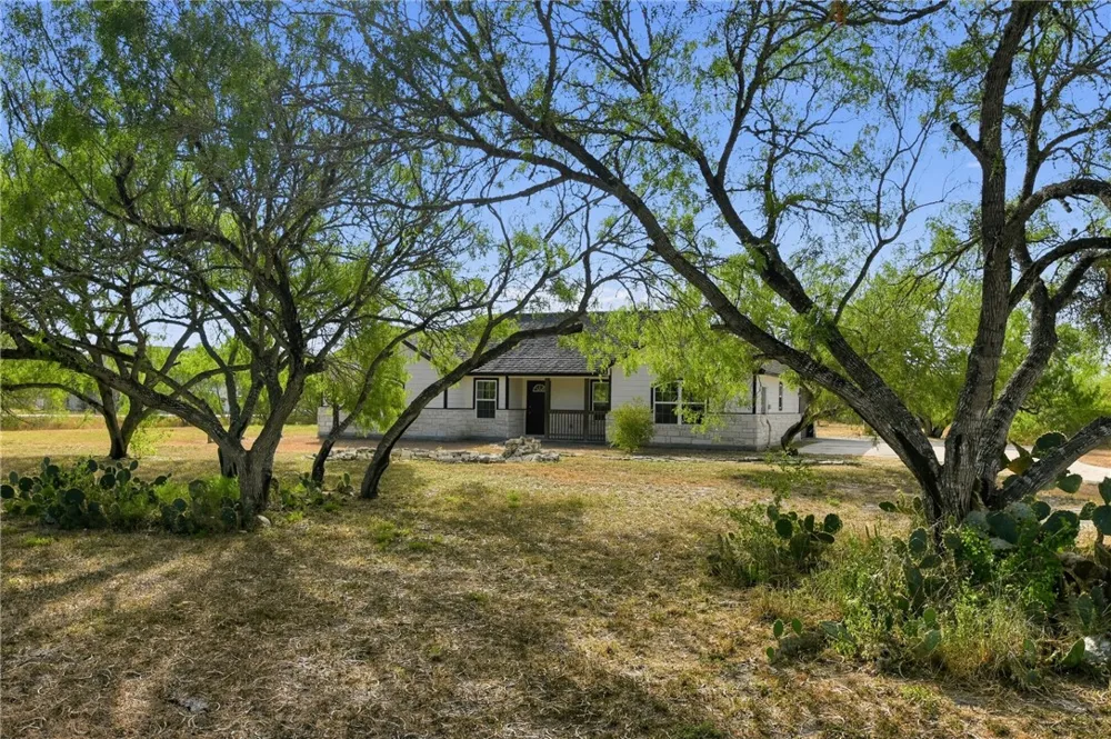 5769 Grand Lake Circle Robstown, TX 78380