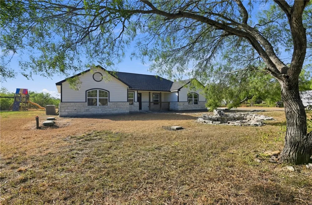 5769 Grand Lake Circle Robstown, TX 78380