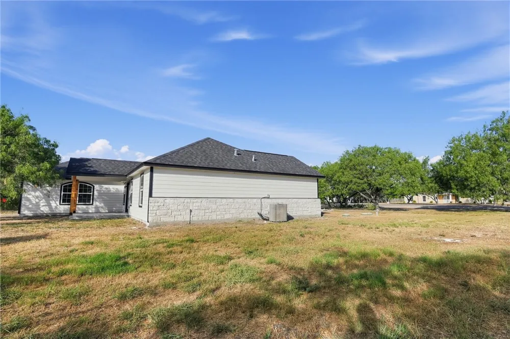 5769 Grand Lake Circle Robstown, TX 78380