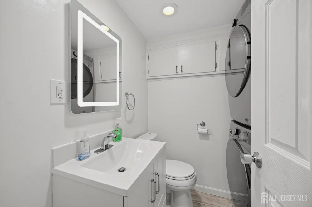 193 McFarlane Road Colonia, NJ 07067